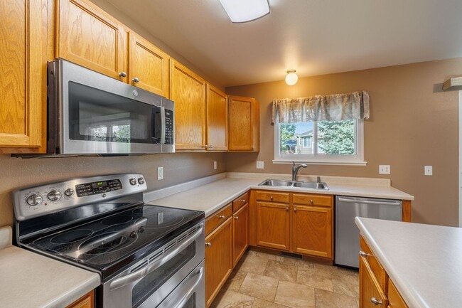 Building Photo - Beautiful 4 bedroom 2-story home in 80925