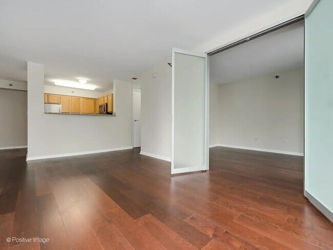 Building Photo - 345 N La Salle Dr