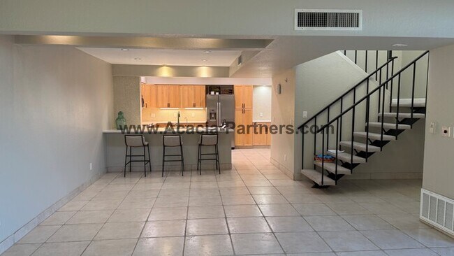 Building Photo - Three Bedroom Townhome