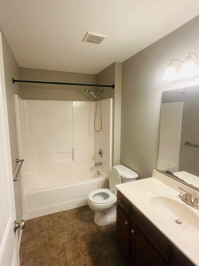 Building Photo - 285 Brookstone Dr
