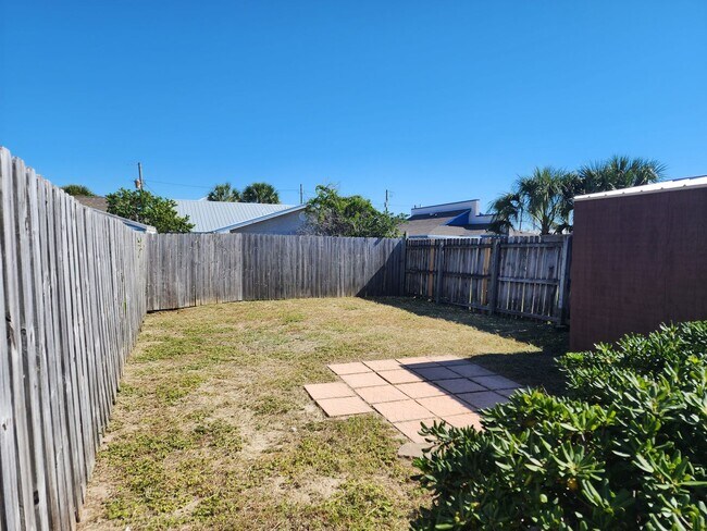 Building Photo - 5434 Sunset Ave