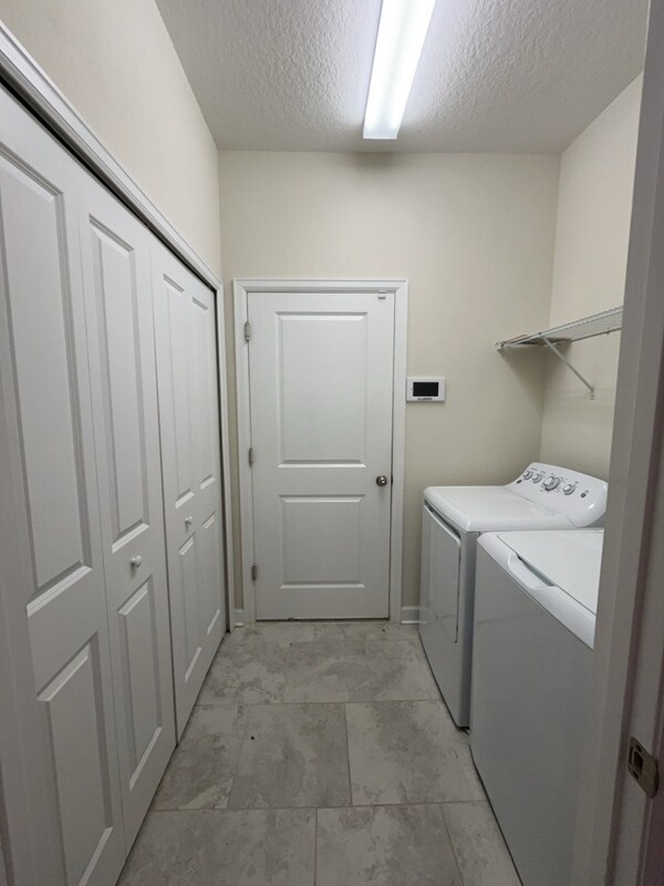 Building Photo - 1058 Quaker Rdg Ln