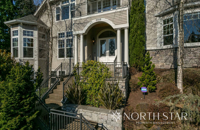 Building Photo - Stunning Home in Hidden Creek