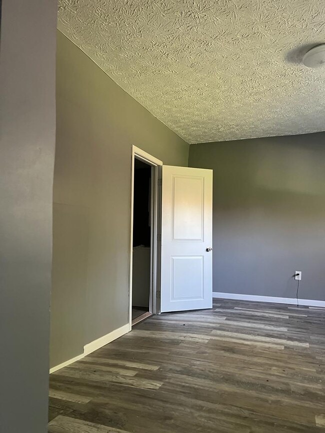 Building Photo - 5051 Pershing Ave