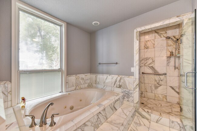 Building Photo - 6533 Chesbro Cir