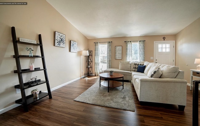 Building Photo - Single Family Home | 3 Bed 3 Bath /w walko...
