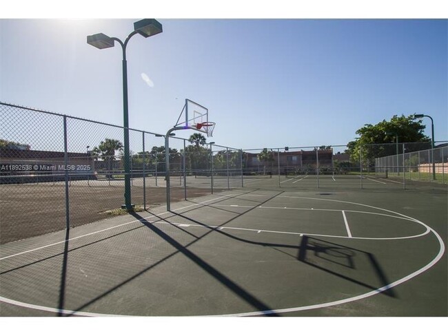 Building Photo - 11 Madrid Ln