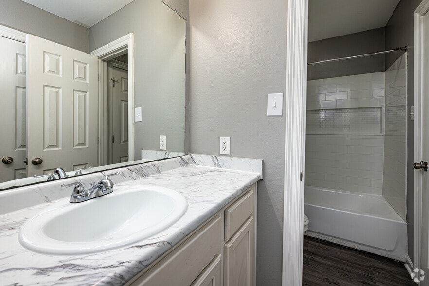 2BR, 1.5BA Townhouse - 1,012SF - Primary Bathroom - Veridian Apartment Homes