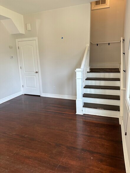 Building Photo - 125 Division St