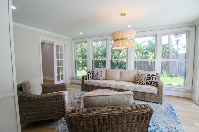 Building Photo - Luxury Annual Rental with Resort-Style Pool on Longboat Key