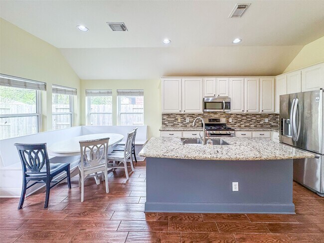 Building Photo - 3015 Gilford Ln