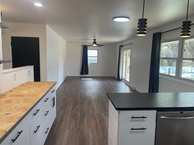 Building Photo - 2727 Florann Dr