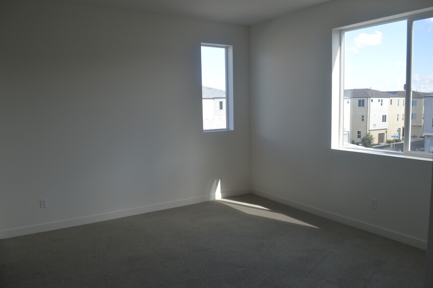 Building Photo - 5202 Sunset Wave Dr