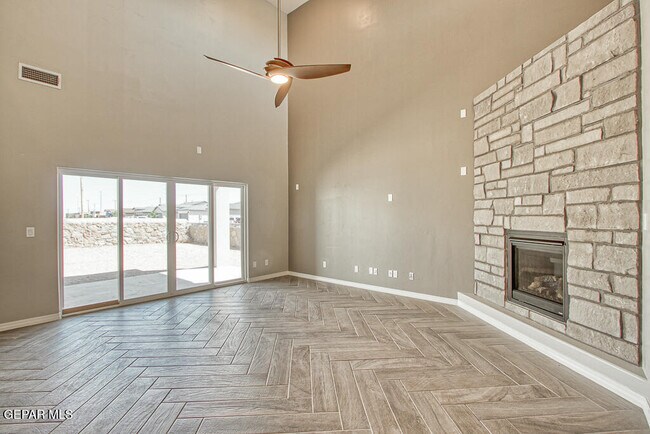 Building Photo - 14945 Tierra Haven Ave