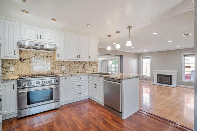 Building Photo - Charming 3BR/2BA Single Family Home for re...