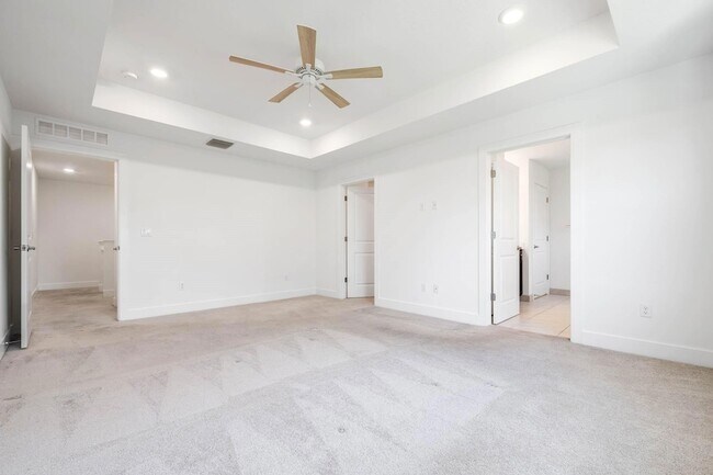 Building Photo - 210 Preserve Trl S