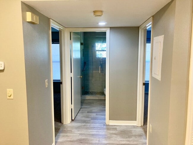 Building Photo - 2 bedroom, 2 bath ground level condo with ...