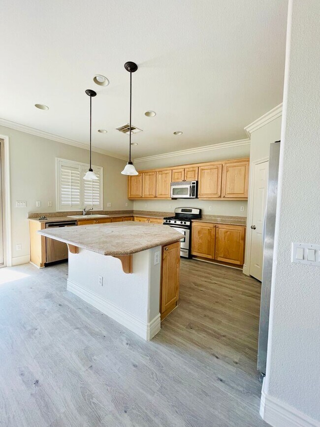 RHODES RANCH HOME WITH A GOLF COURSE VIEW 33 Tall Ruff Dr Las