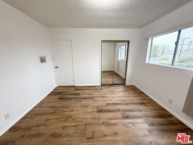 Building Photo - 534 Santa Clara Ave