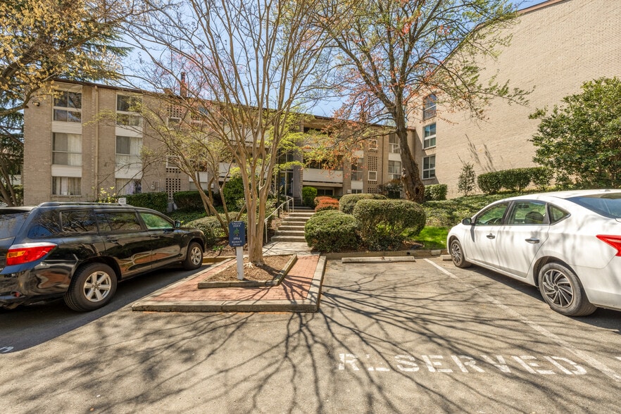 Building Photo - 5614 Bismach Dr