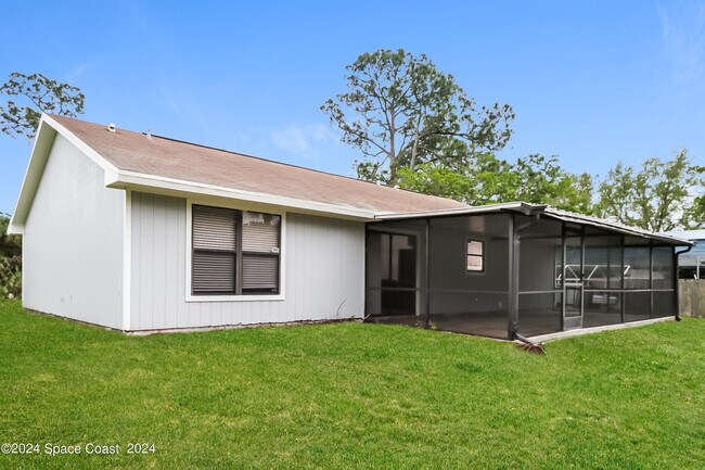 Building Photo - 1155 31st Ave SW