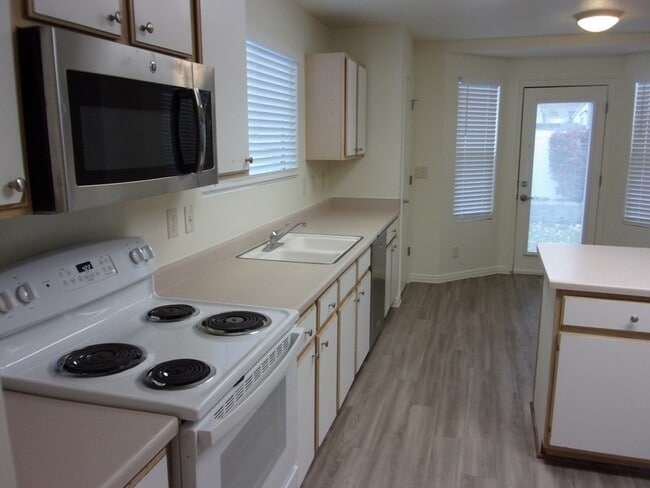 Building Photo - 88 E Rainbow Way
