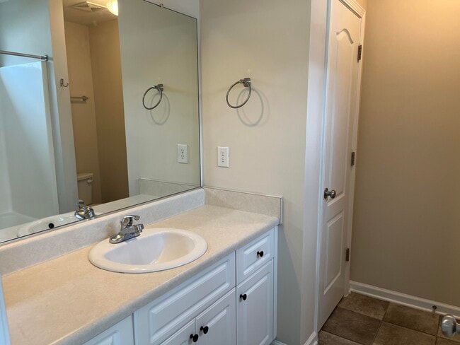 Building Photo - 707 Keyes Dr