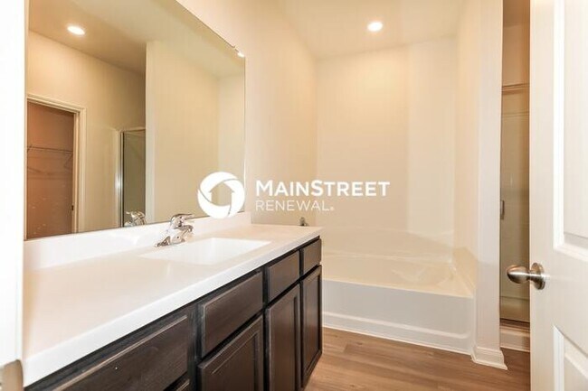 Building Photo - 3 Bedroom Pet-Friendly Home in Magnolia, TX with Main Street Renewal