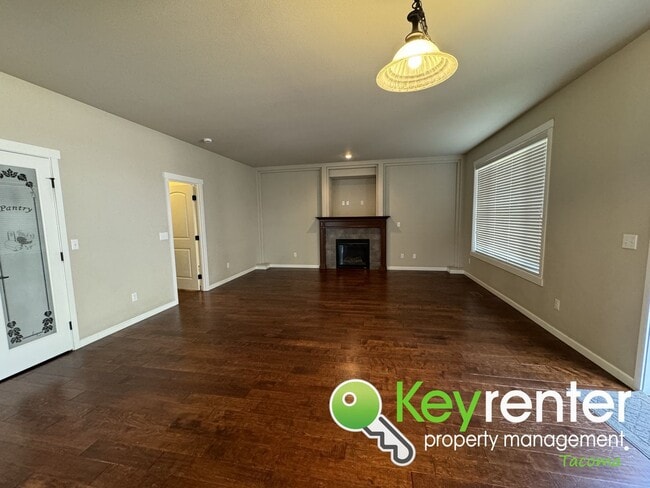 Building Photo - Unique Parkland 4 Bedroom 3 Bath Spacious ...