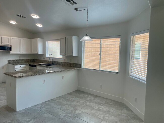 Building Photo - Fully Remodeled 3 bedroom Stallion Mountai...