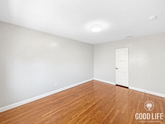 Building Photo - zIsla Vista Dr