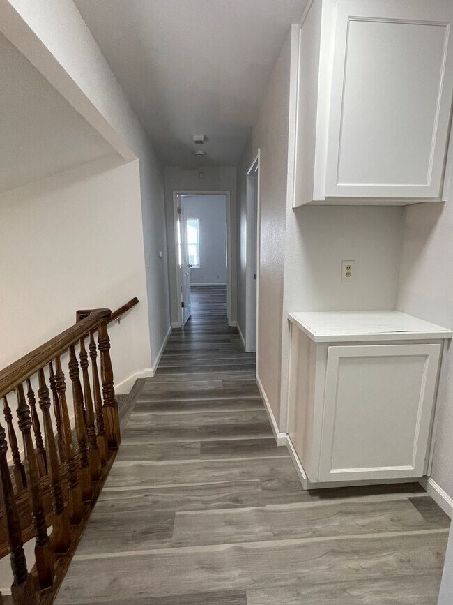 Building Photo - 2700 Bluebell Cir