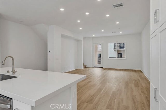 Building Photo - 260 Sash