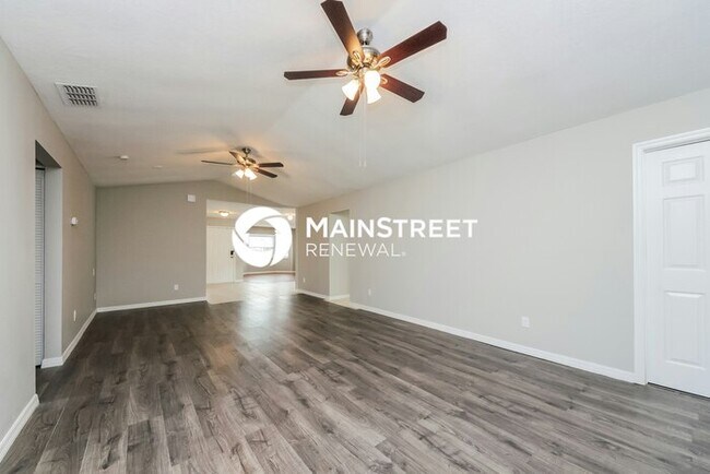 Building Photo - 3 Bedroom Pet-Friendly Home in Kissimmee, FL with Main Street Renewal