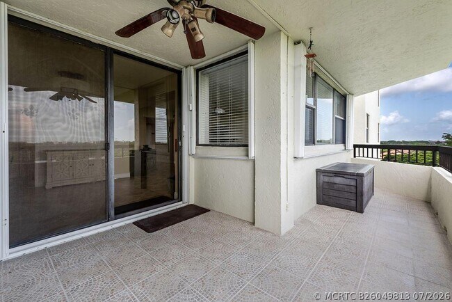Building Photo - 6463 La Costa Dr