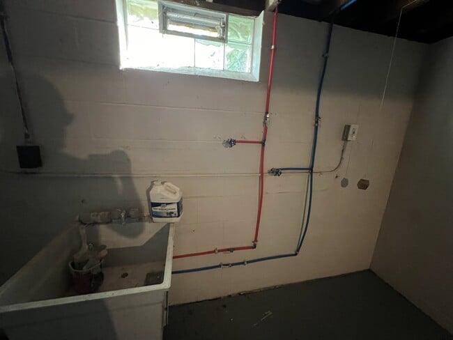 Building Photo - 9412 Mt Auburn Ave