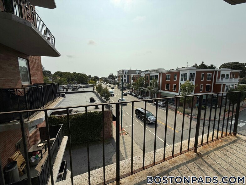 Building Photo - 125 Trapelo Rd