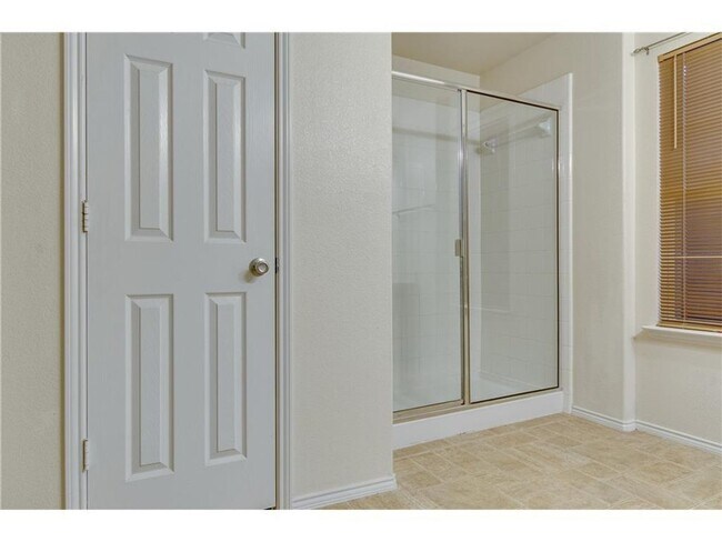 Building Photo - Beautiful single-story home with a front garage featuring a 3-bedroom, 2-bath split floor plan.