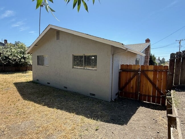 Building Photo - 3-Bedroom Single Family Home in PInole