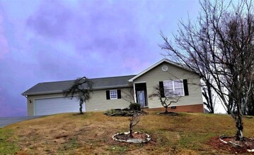 Building Photo - One story ranch 2b 2b  2 car garage level fenced back yard