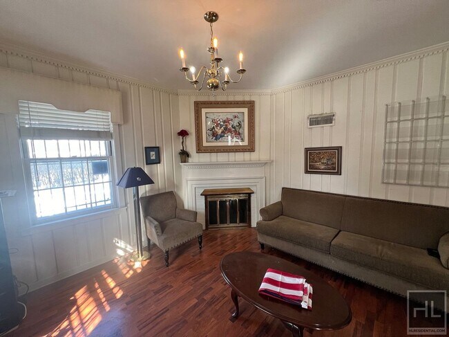 Building Photo - Medical Office available in New Dorp!