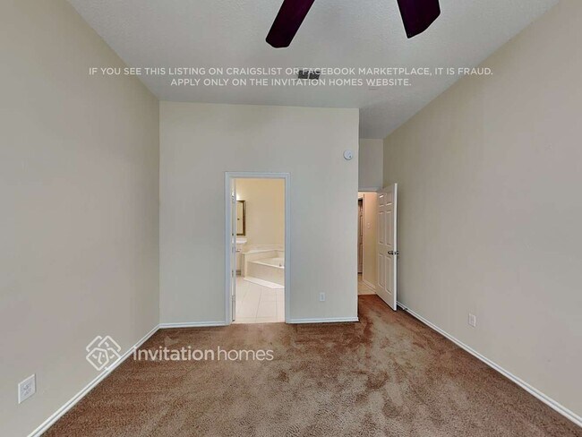 Building Photo - 8280 Edgewater Dr
