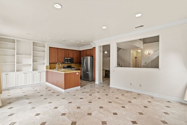 Building Photo - 471 Lorenzo Dr