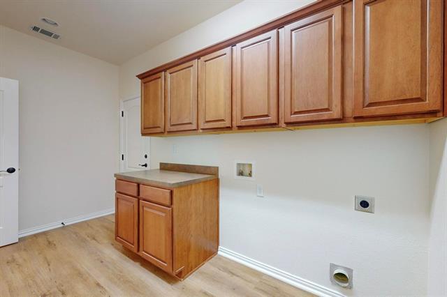 Building Photo - 9121 Perimeter Dr