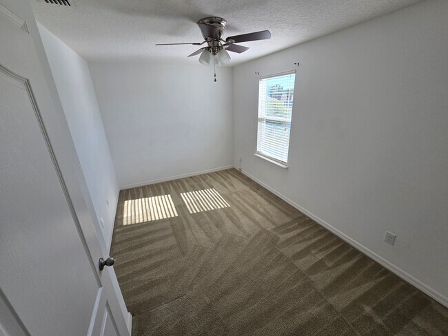 Building Photo - 127 Cedar Cir Dr