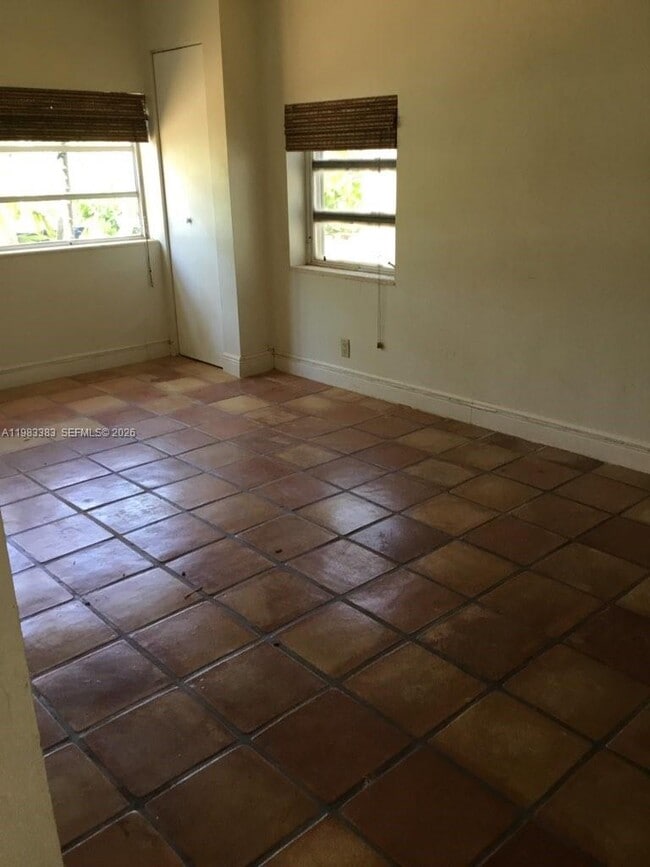 Building Photo - 8927 Hawthorne Ave