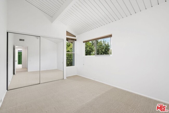Building Photo - 2276 Westridge Rd