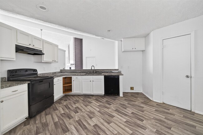 Building Photo - 8203 Lone Quail Dr
