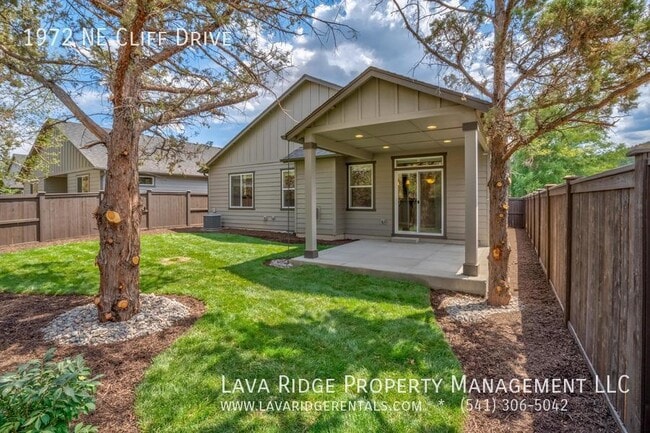 Building Photo - 1972 NE Cliff Dr