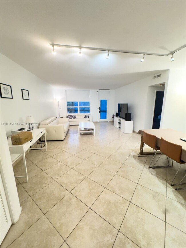 Building Photo - 10185 Collins Ave
